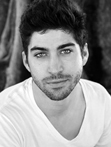 Hunter Hnat (Edmund Tyrone)