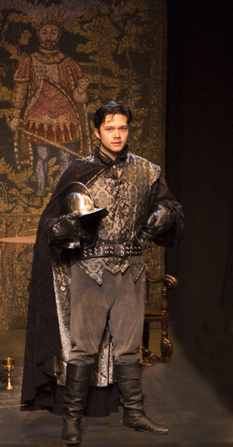 Eric Du as Fortinbras