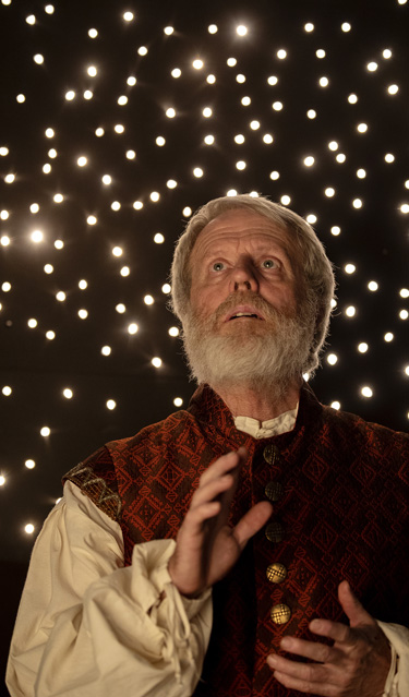 Joseph McGrath as Galileo