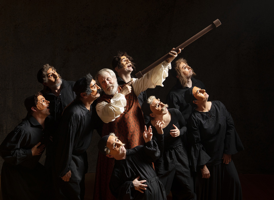 Galileo (Joseph McGrath) demonstrates his telescope