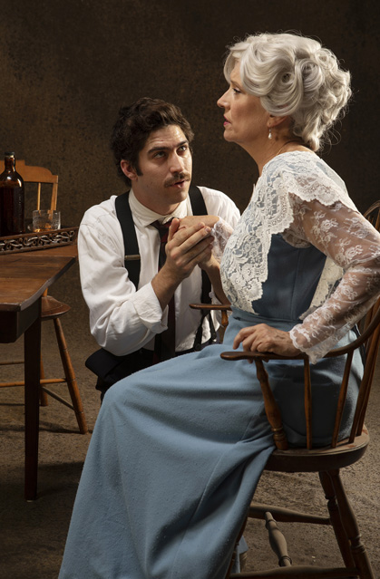 Hunter Hnat as Edmund and Theresa McElwee as Mary